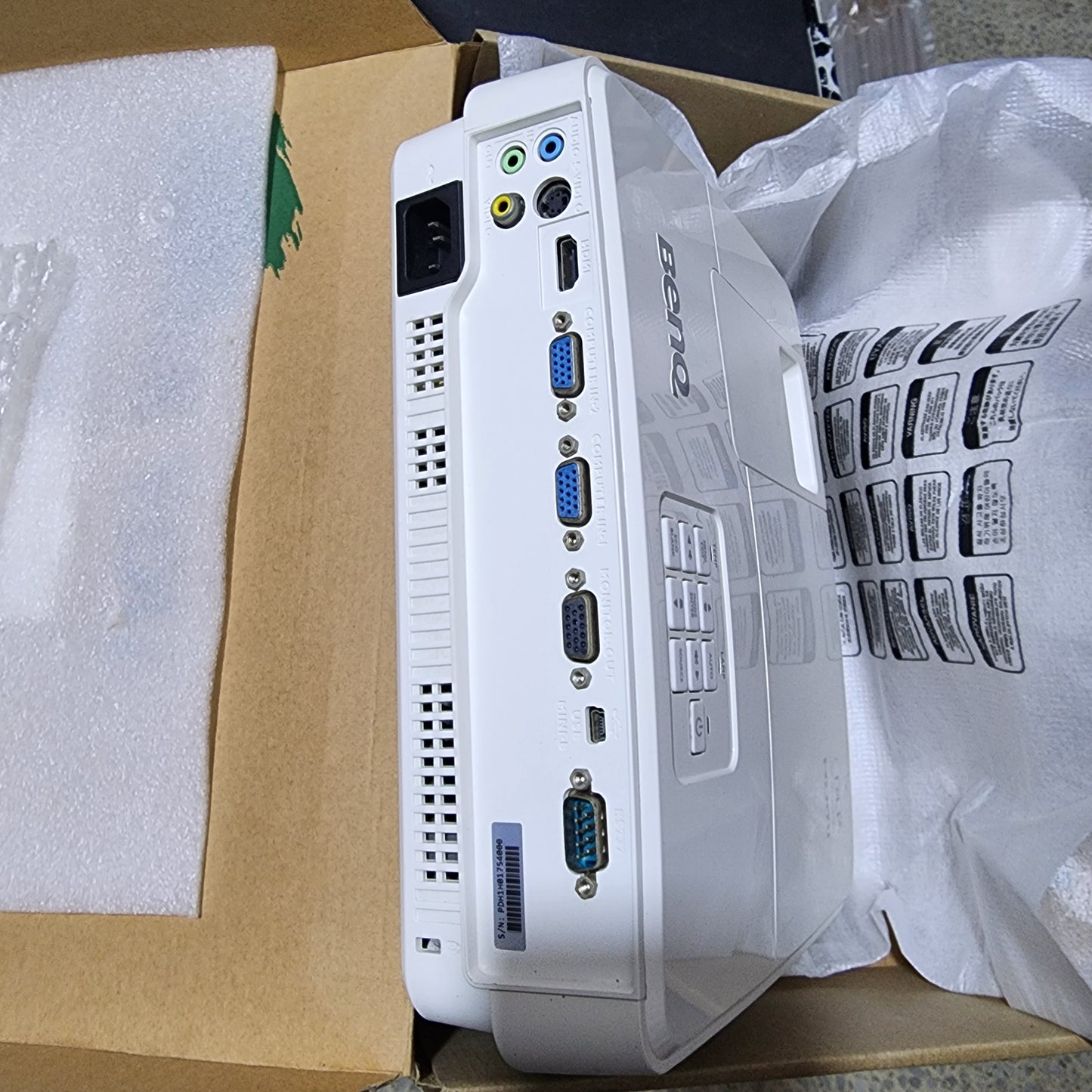 BenQ (Used) MS527 SVGA Business Projector – 3300 Lumens 3D DLP HDMI Dual VGA